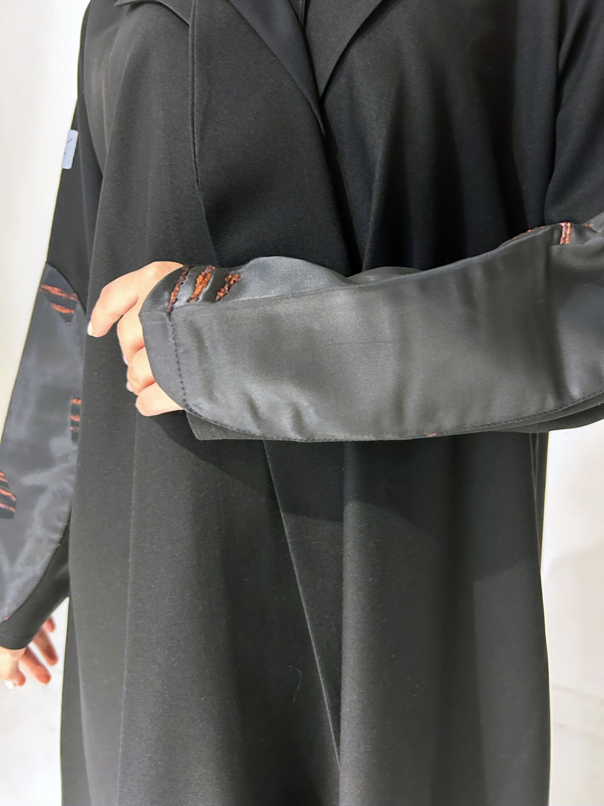 DHEL.ABAYA - Image 3 - Mnsaj