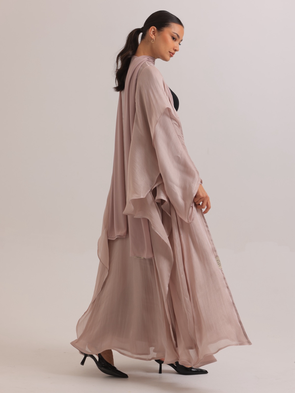 LEVE_COUTURE - Image 3 - Mnsaj