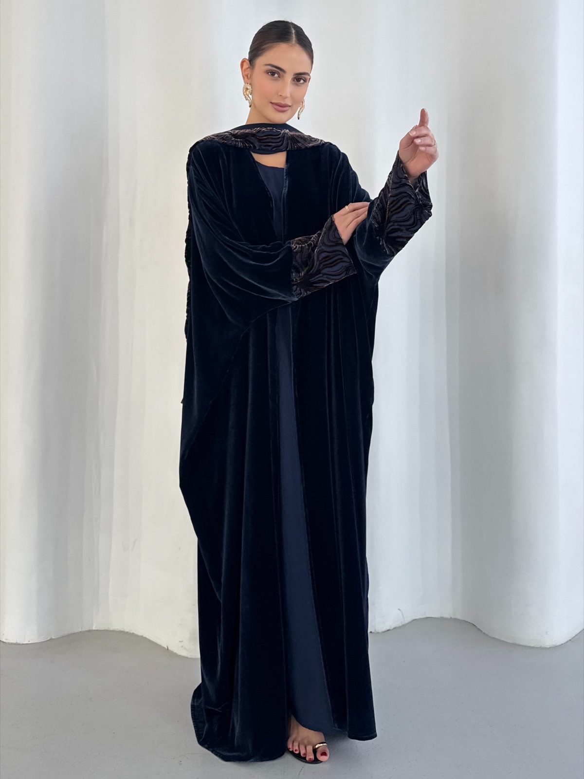 SHAIKHA.ALABDULKARIM - Alternate View - Mnsaj