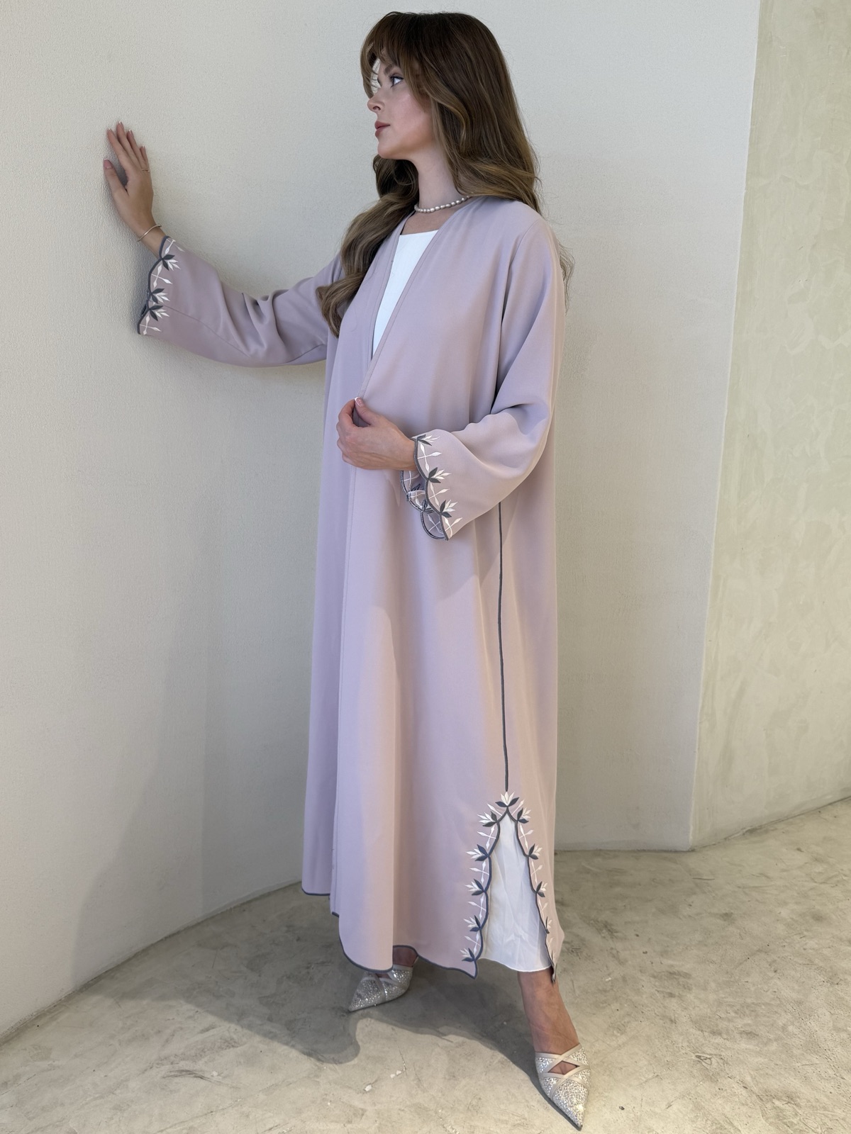 MANTLE.BH - Image 4 - Mnsaj