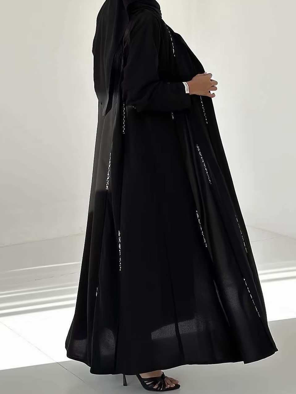 LIAN.ABAYA - Image 3 - Mnsaj