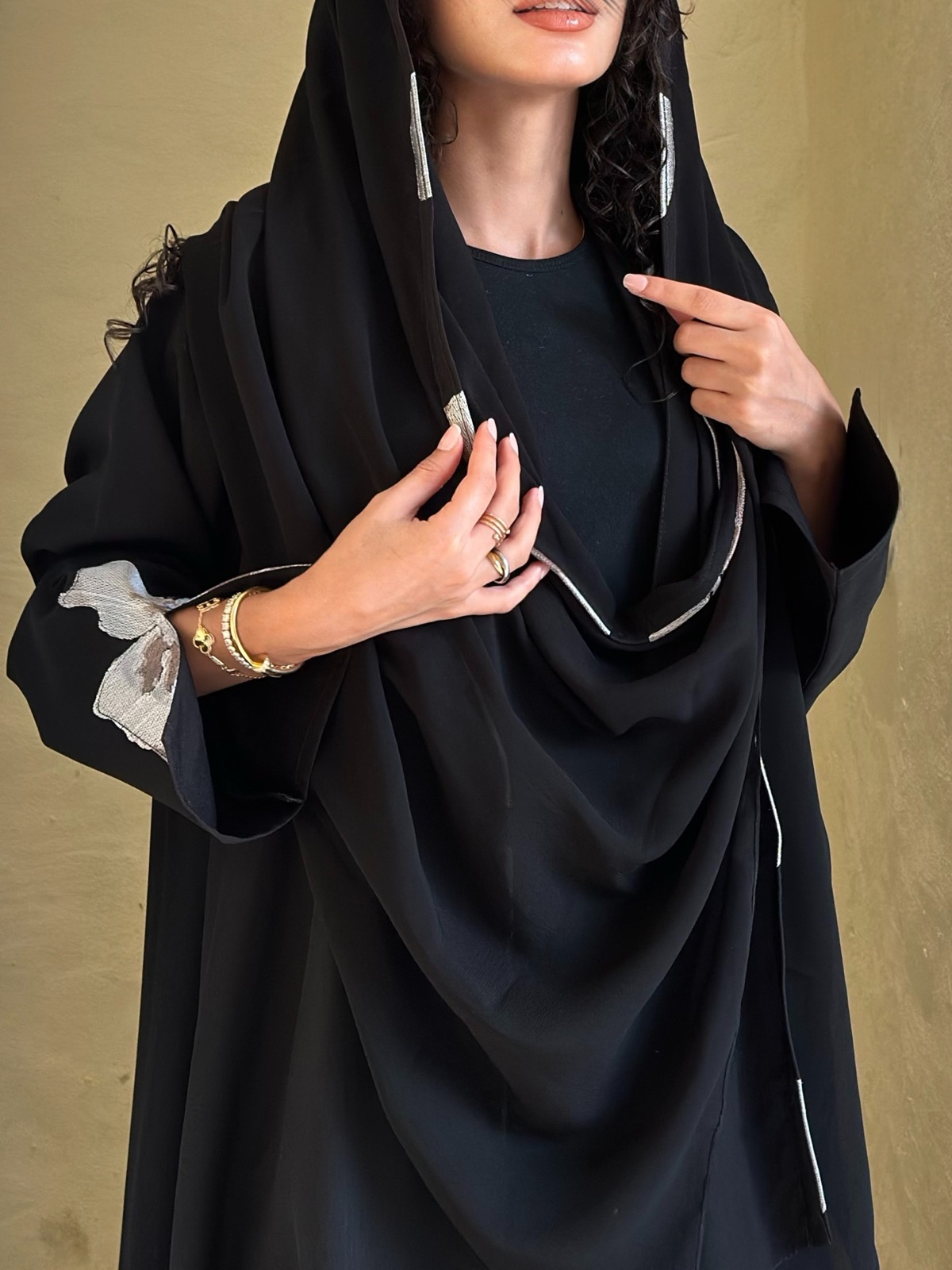 LYL.ABAYAS - Alternate View - Mnsaj