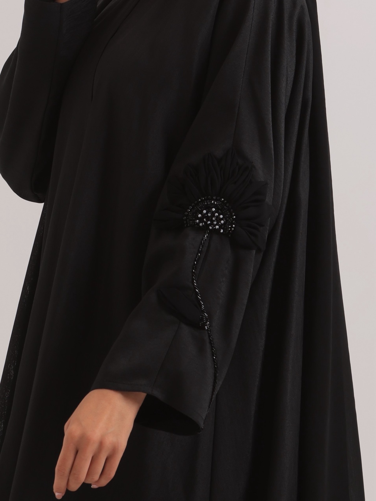 LEVE_COUTURE - Image 4 - Mnsaj