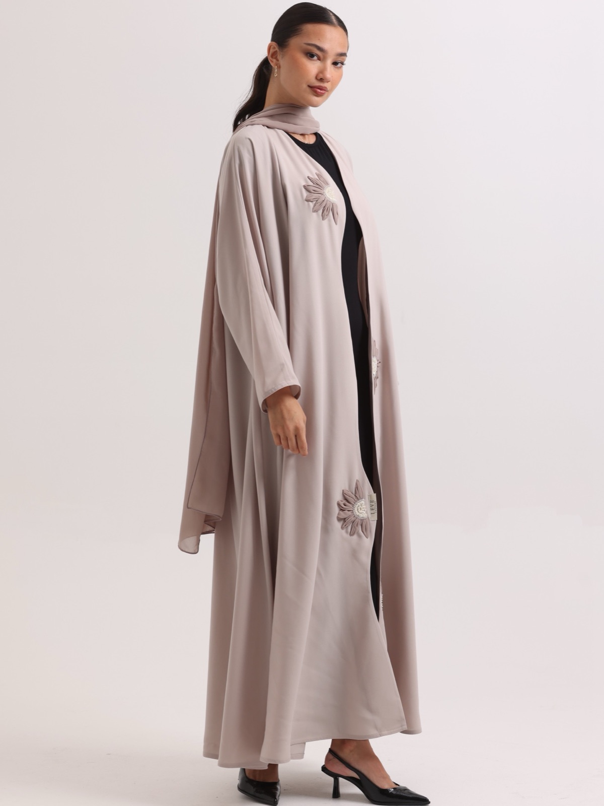 LEVE_COUTURE - Alternate View - Mnsaj