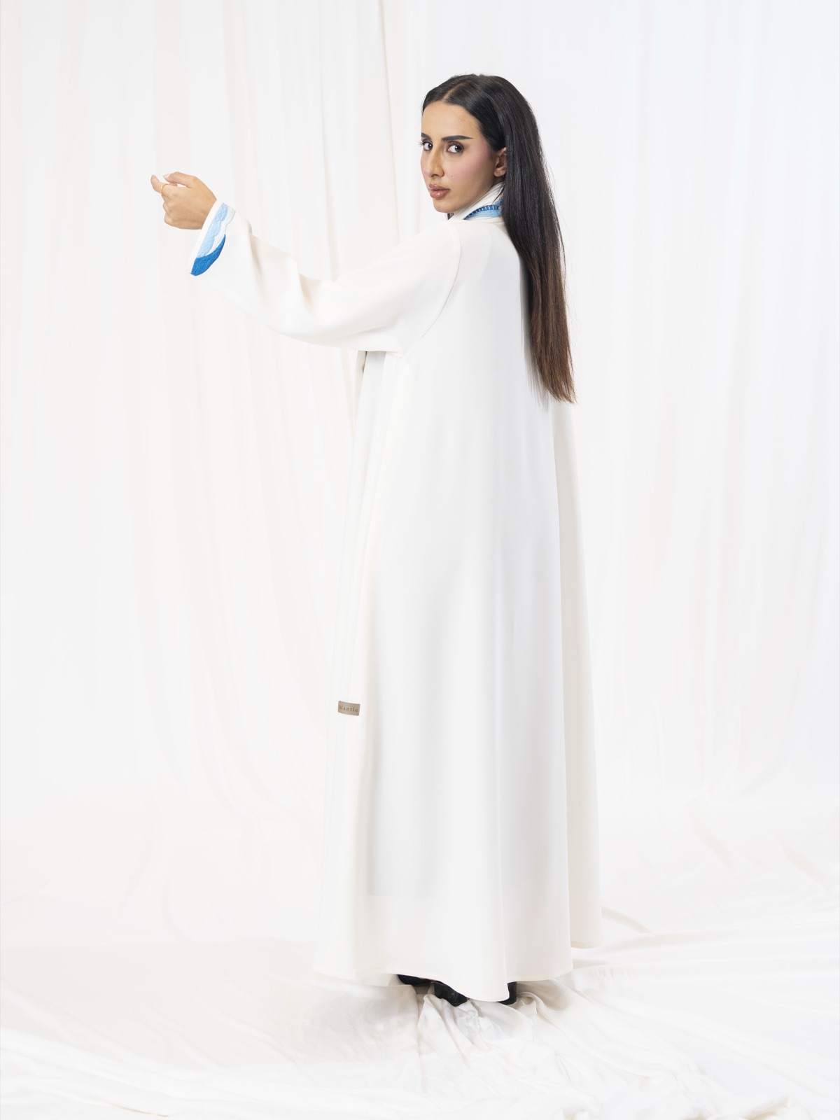 MANTLE.BH - Alternate View - Mnsaj