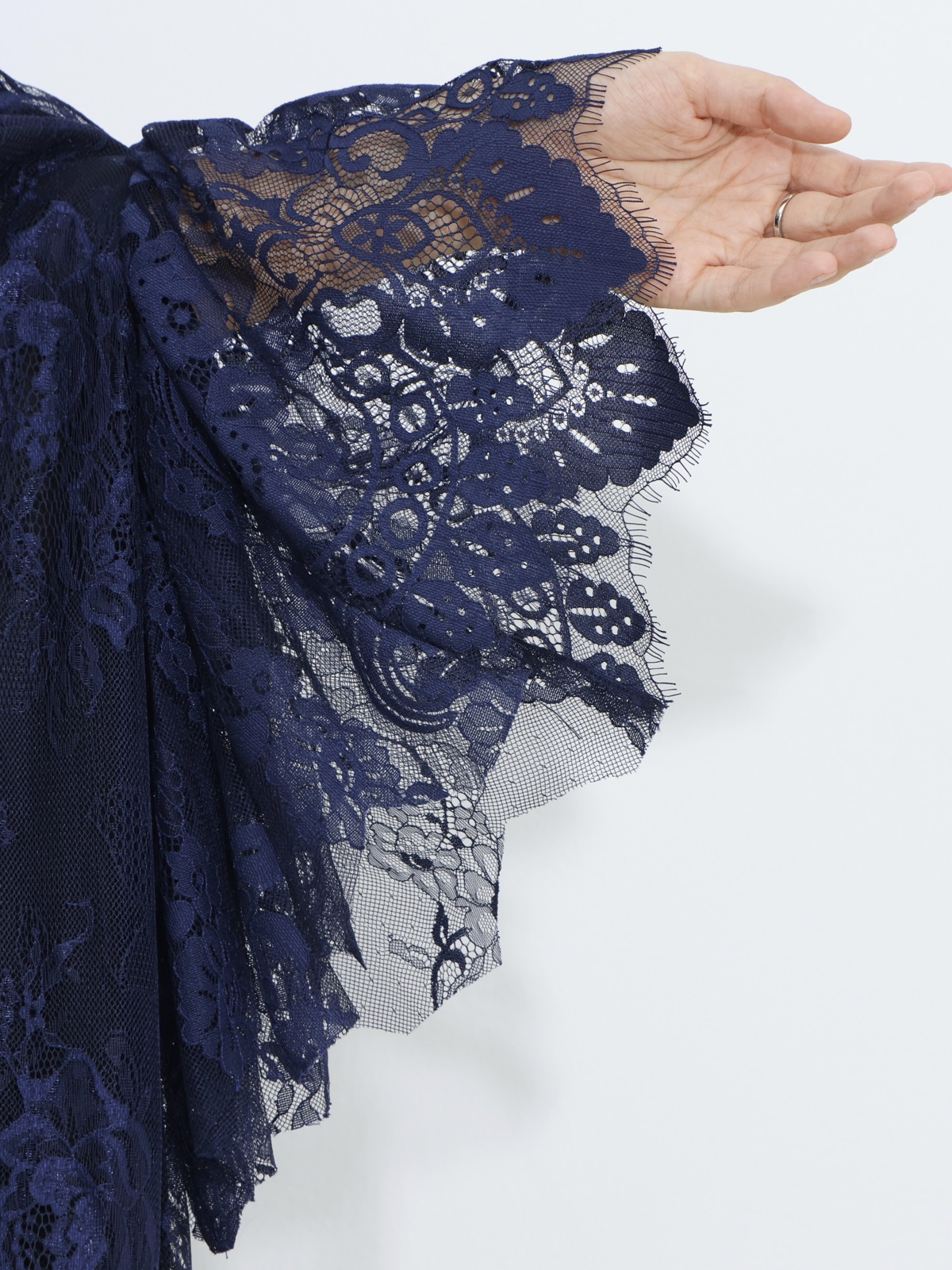 IRIS_ABAYABH - Image 3 - Mnsaj