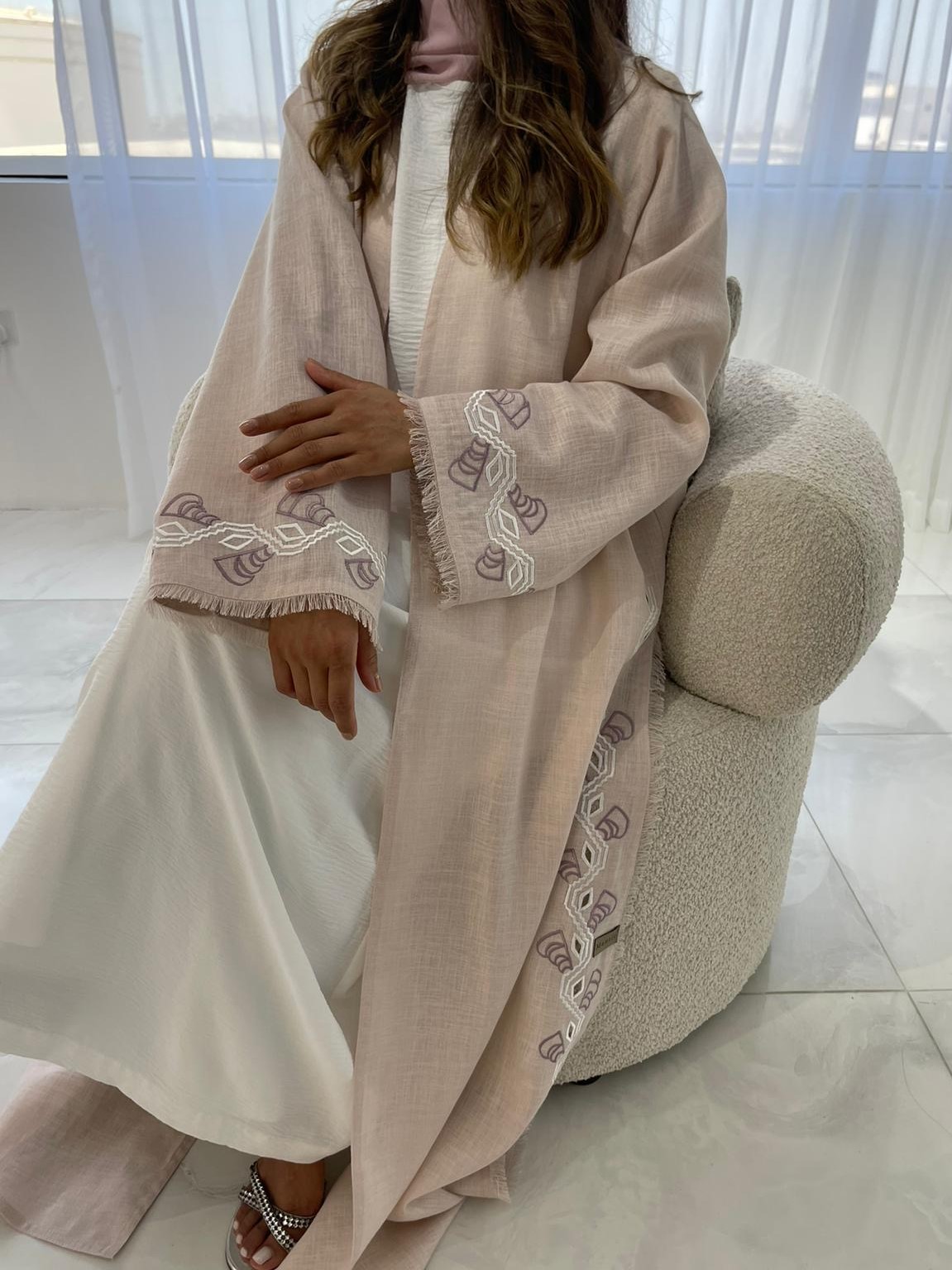 MANTLE.BH - Image 3 - Mnsaj