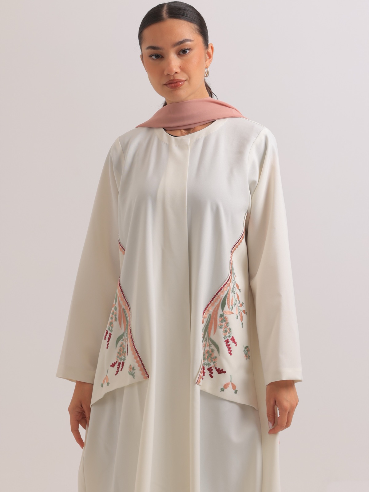 LEVE_COUTURE - Image 3 - Mnsaj