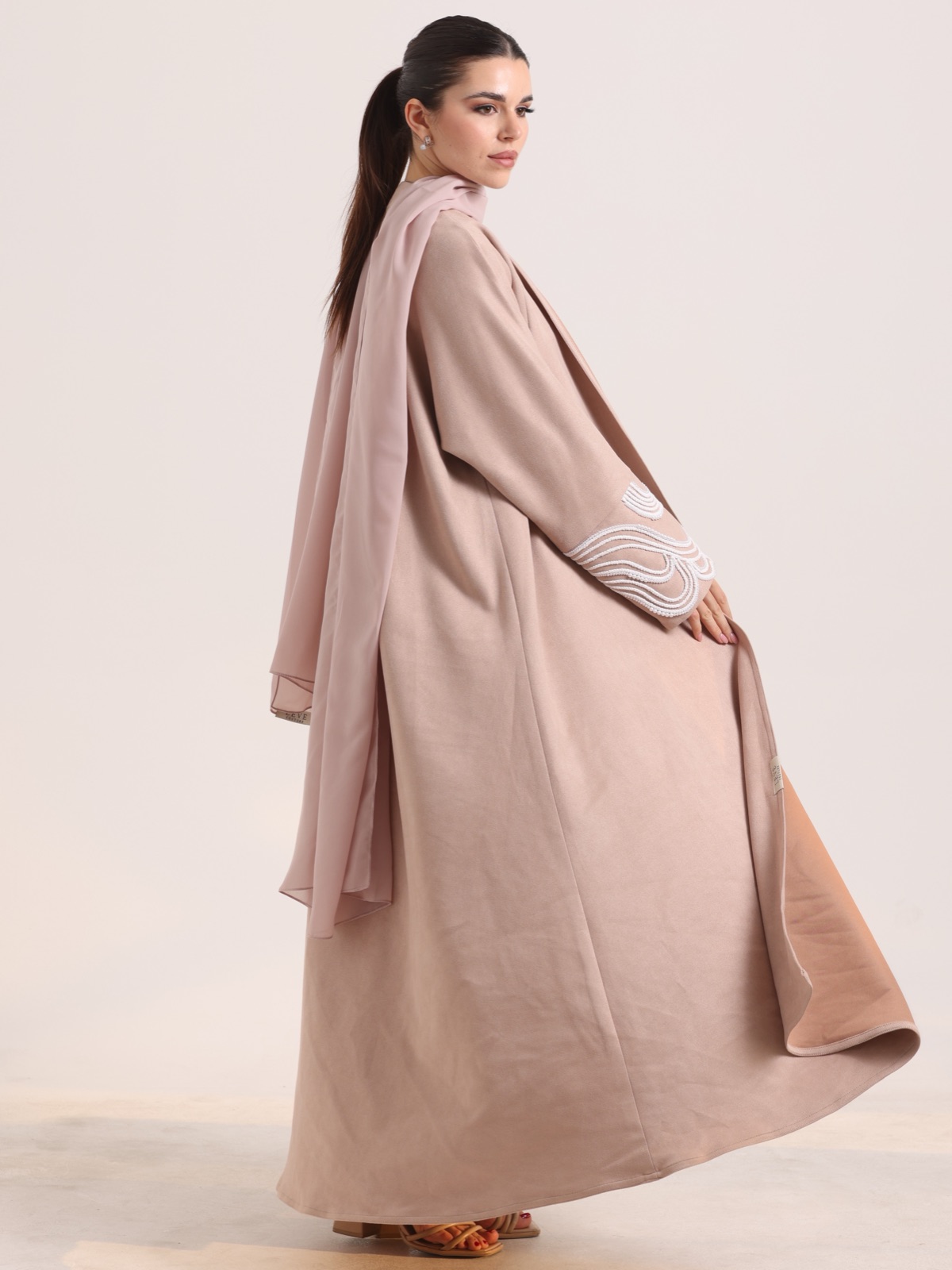 LEVE_COUTURE - Image 3 - Mnsaj