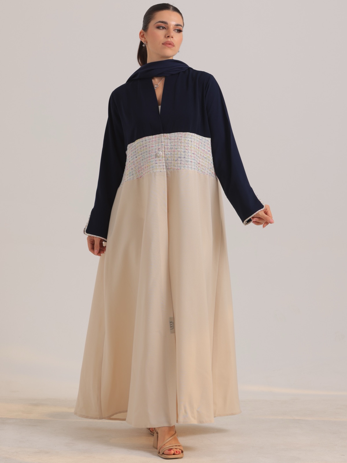 LEVE_COUTURE - Image 3 - Mnsaj