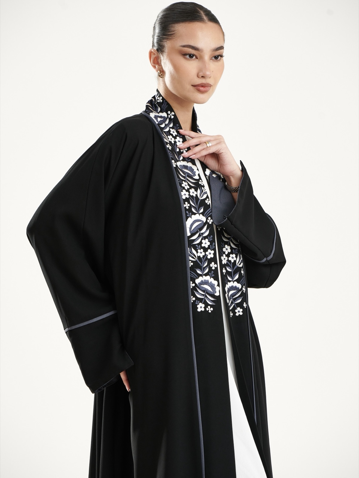 TAILORED.BYREEM - Alternate View - Mnsaj