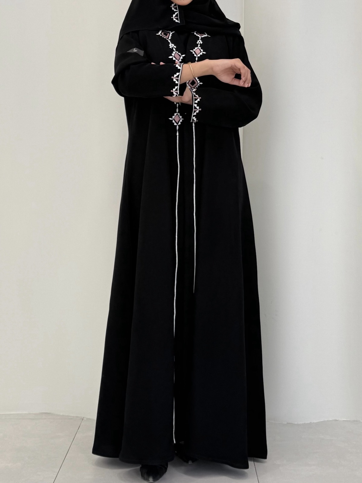 LIAN.ABAYA - Image 4 - Mnsaj