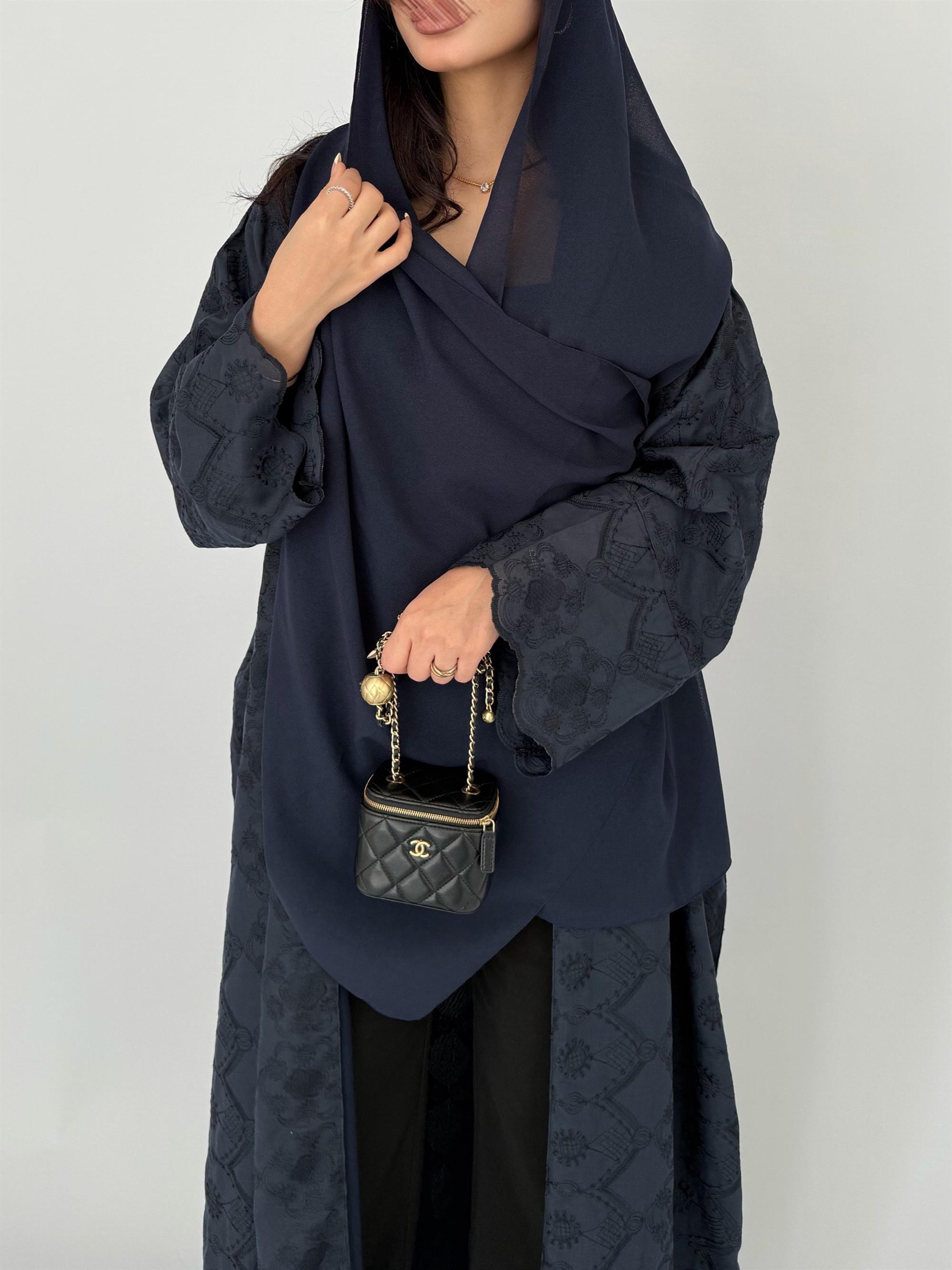 LYL.ABAYAS - Alternate View - Mnsaj