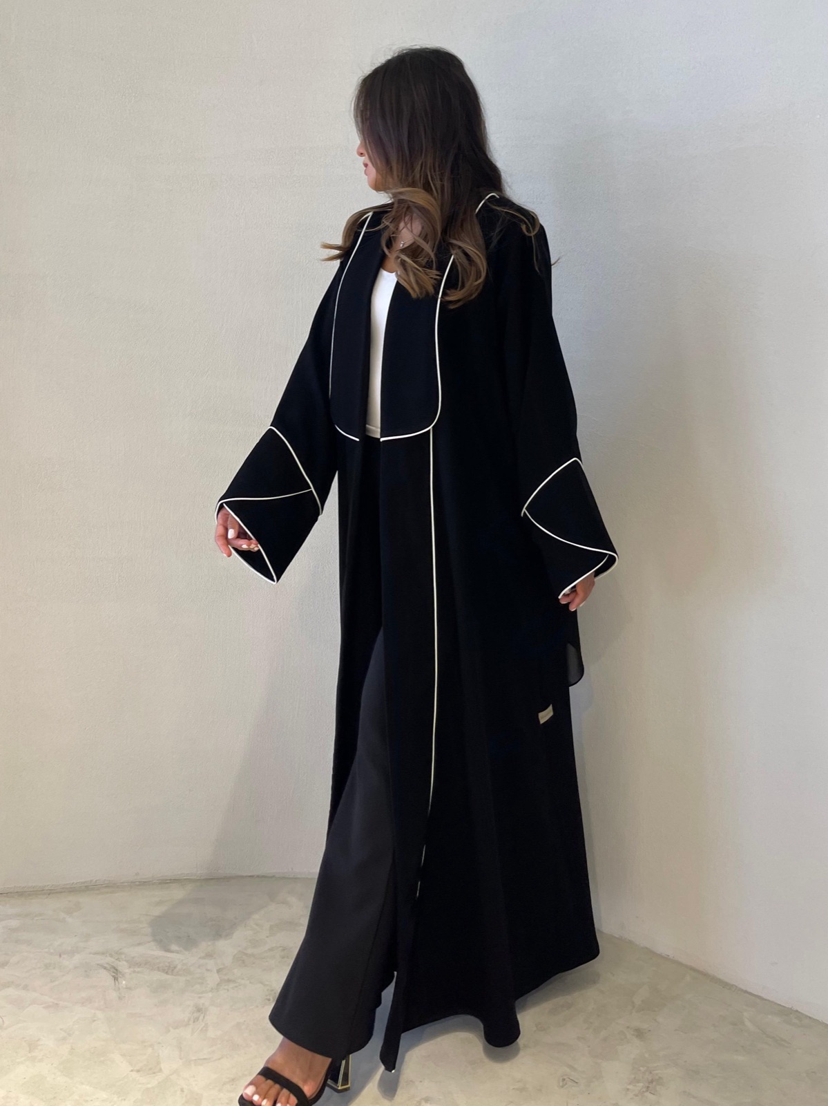 MANTLE.BH - Image 3 - Mnsaj