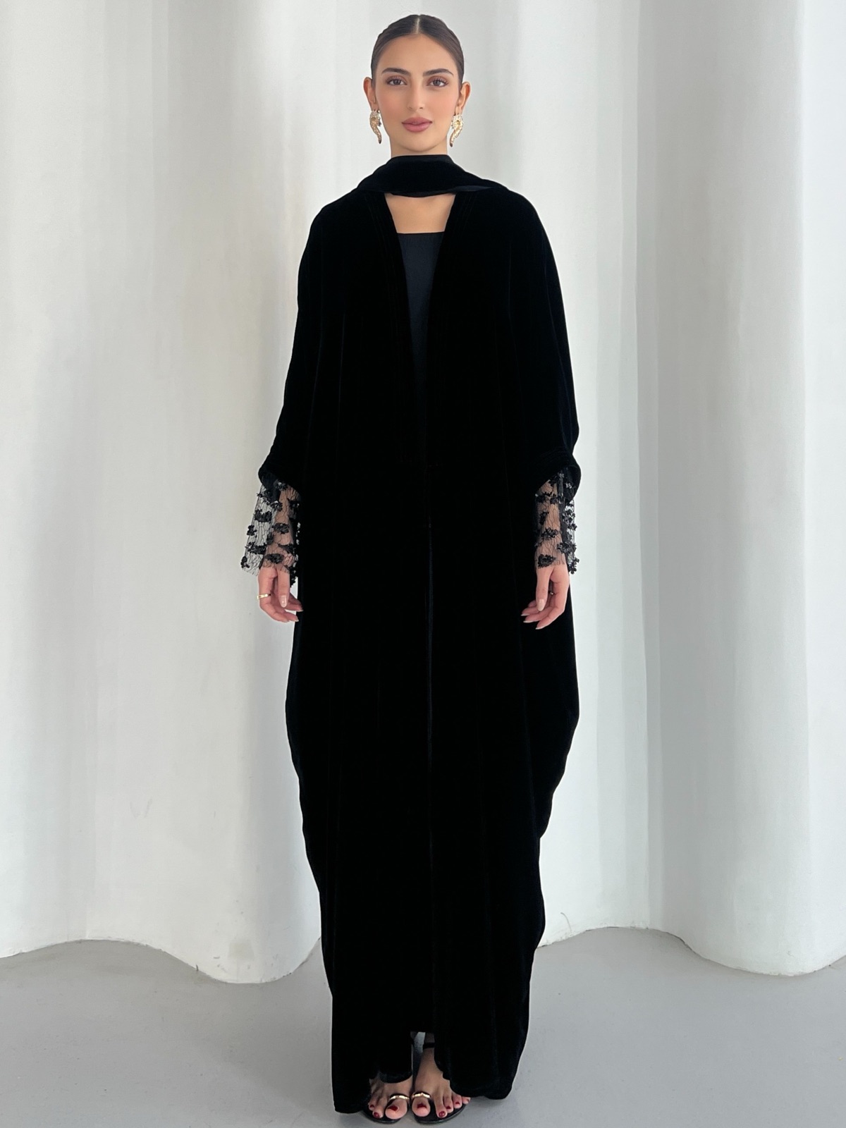 SHAIKHA.ALABDULKARIM - Alternate View - Mnsaj