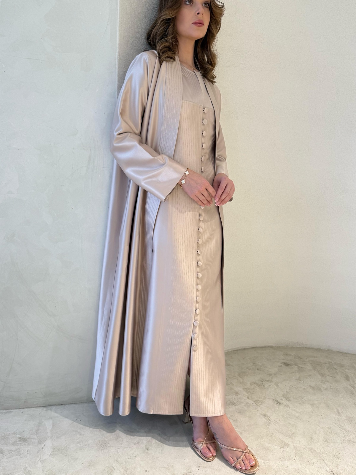 MANTLE.BH - Image 5 - Mnsaj