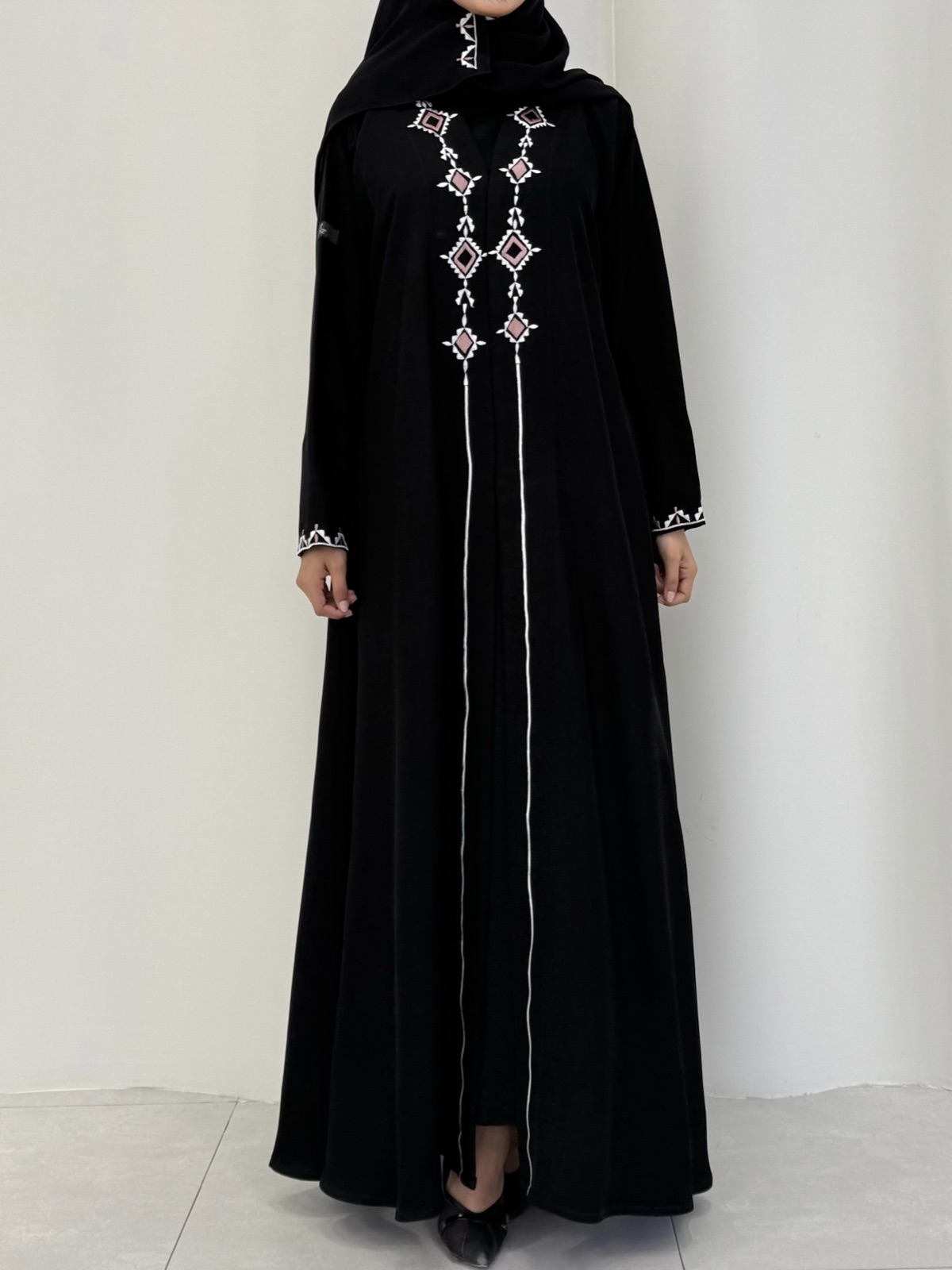 LIAN.ABAYA - Image 3 - Mnsaj