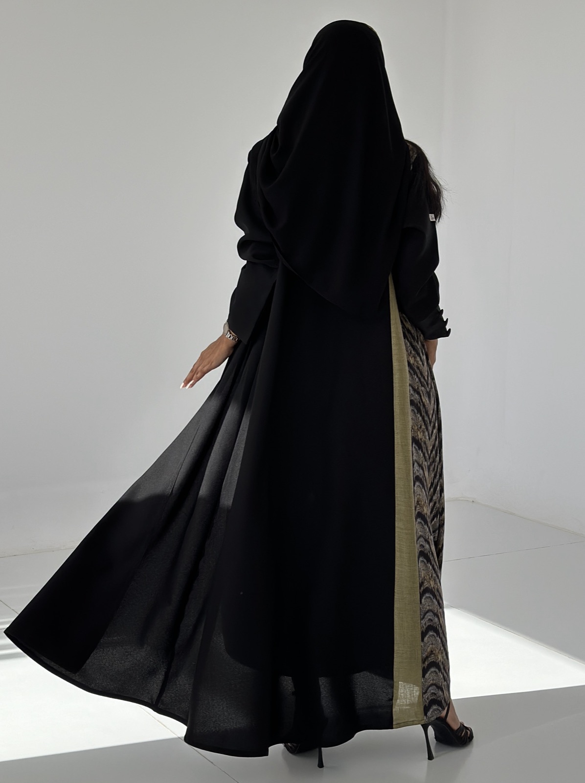 LIAN.ABAYA - Image 3 - Mnsaj