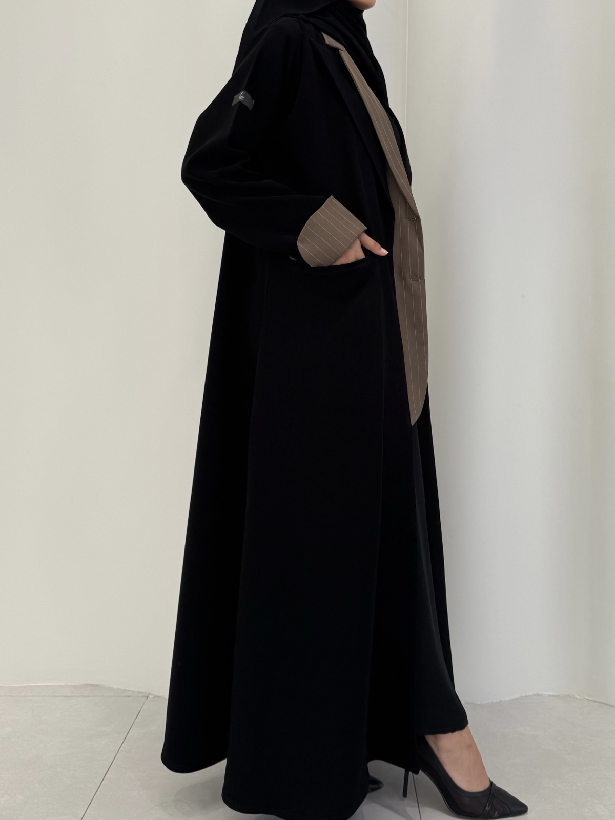 LIAN.ABAYA - Image 4 - Mnsaj