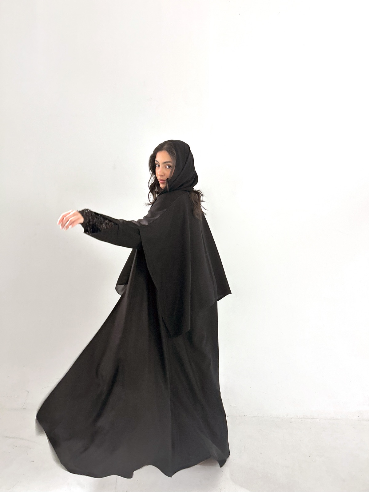 DHEL.ABAYA - Image 3 - Mnsaj