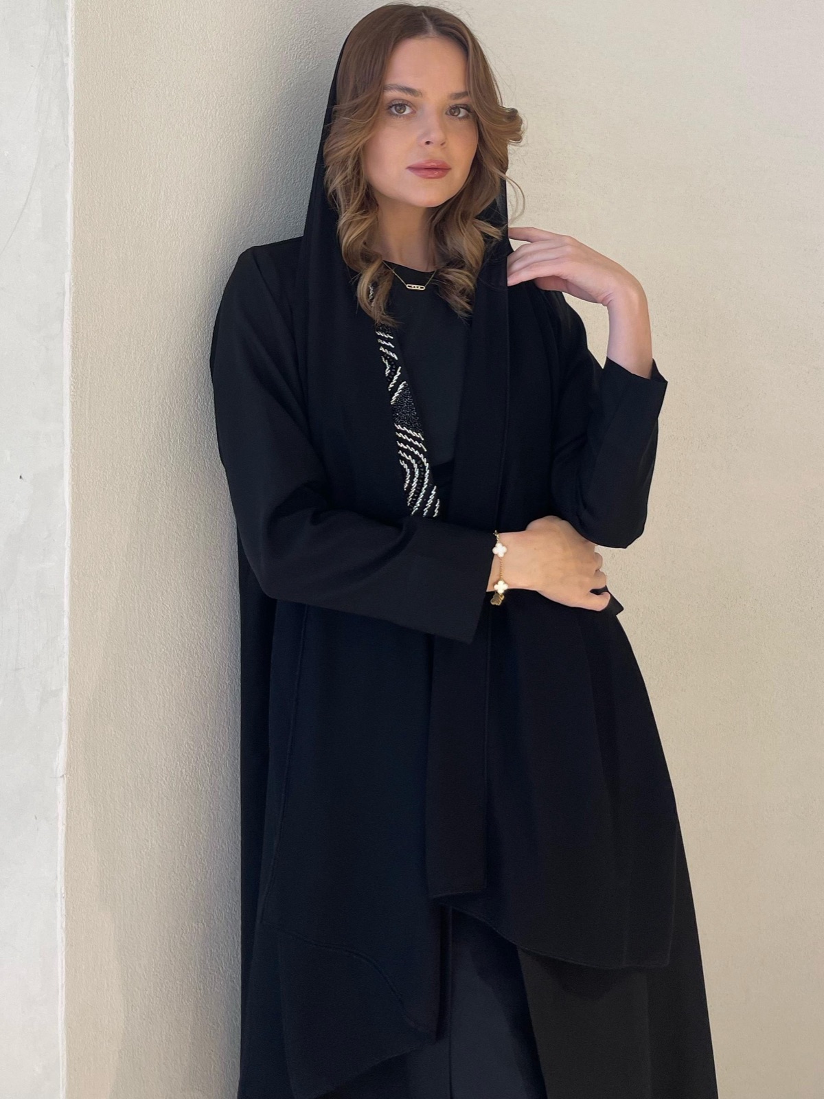 MANTLE.BH - Image 3 - Mnsaj