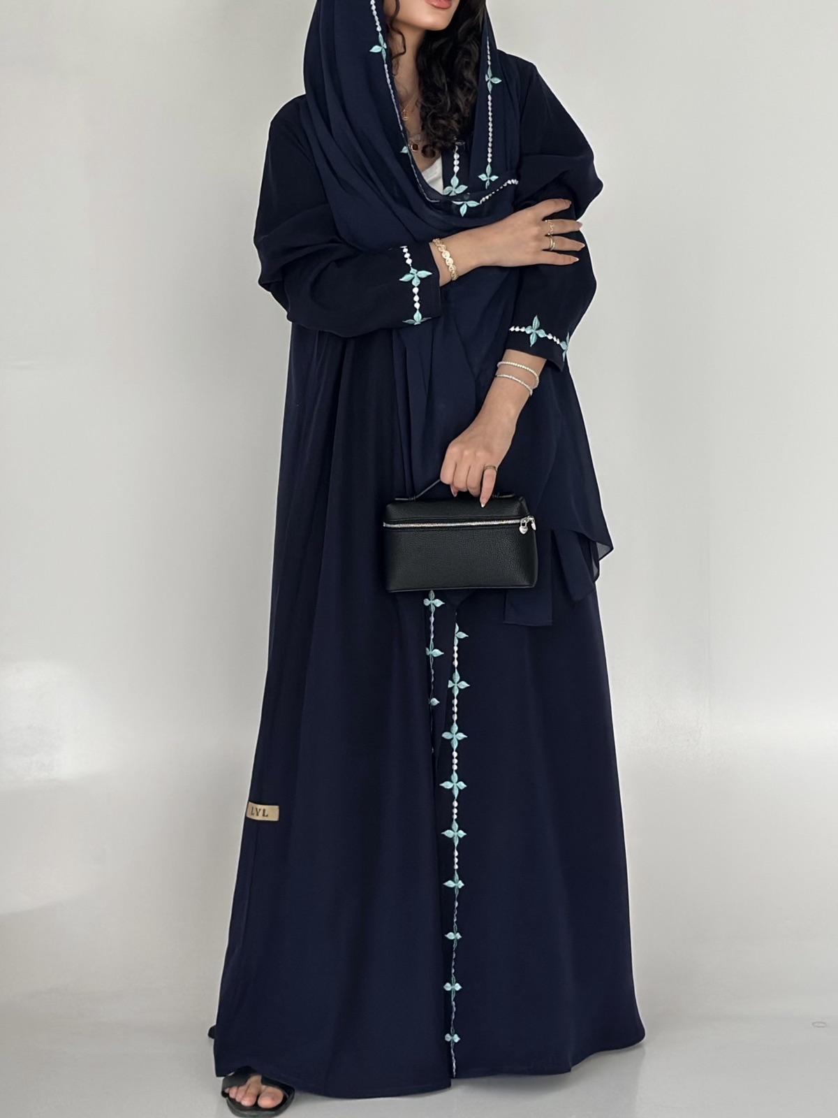 LYL.ABAYAS - Alternate View - Mnsaj