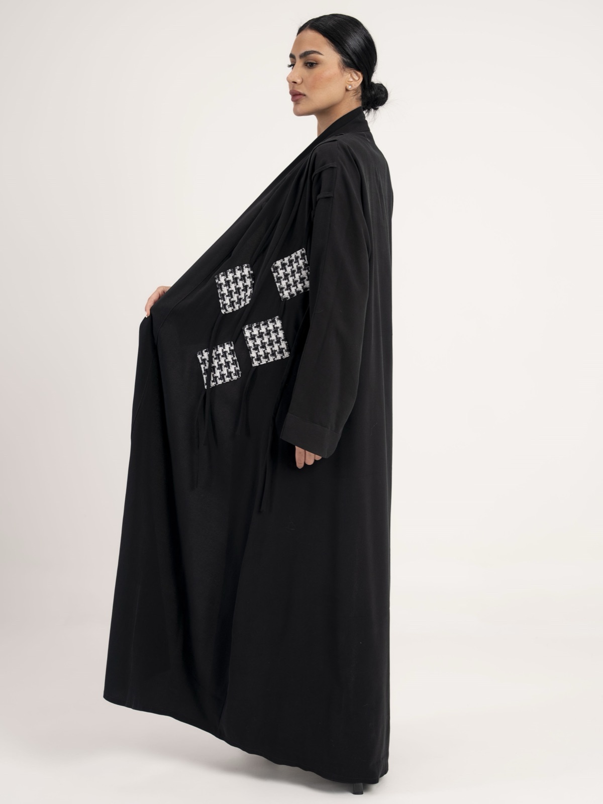 SHAIKHA.ALABDULKARIM - Alternate View - Mnsaj