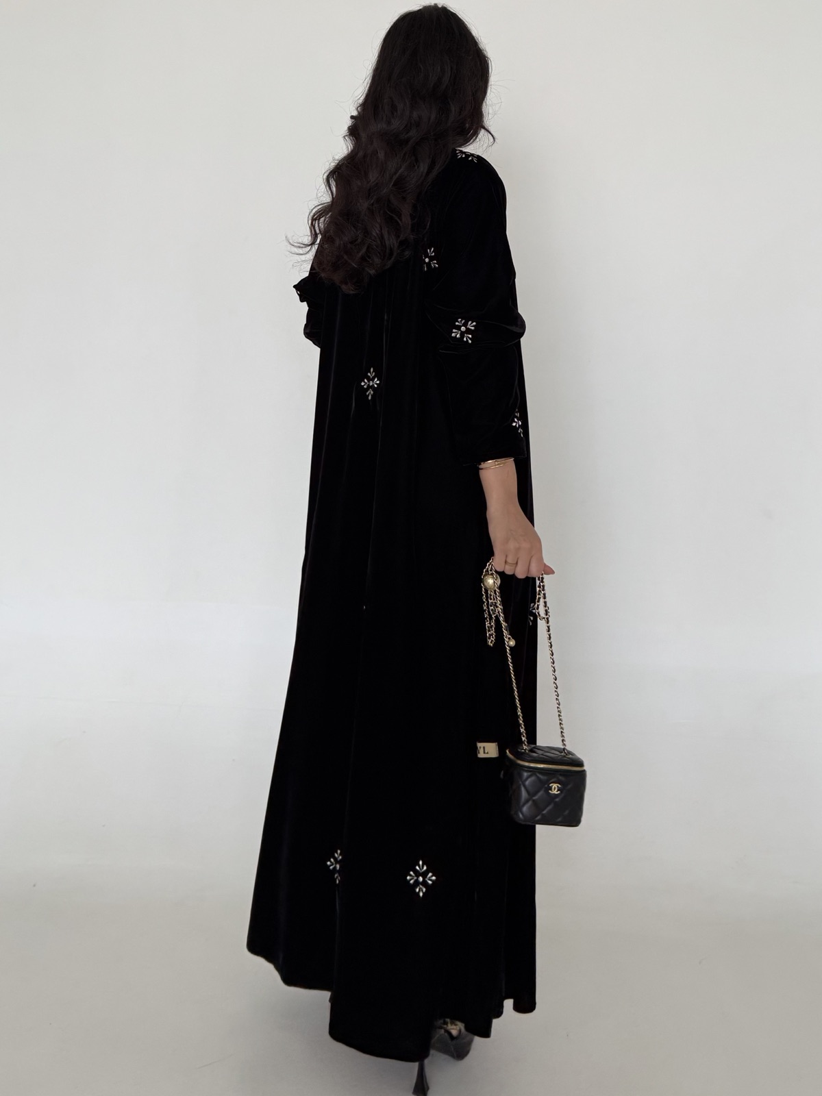LYL.ABAYAS - Alternate View - Mnsaj