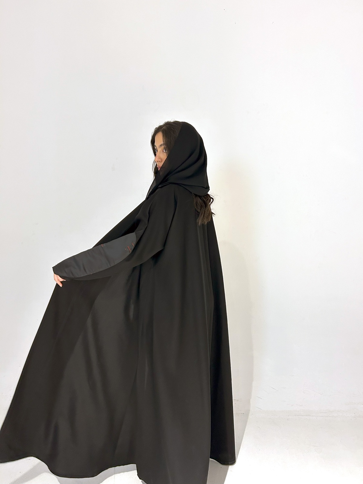 DHEL.ABAYA - Image 4 - Mnsaj