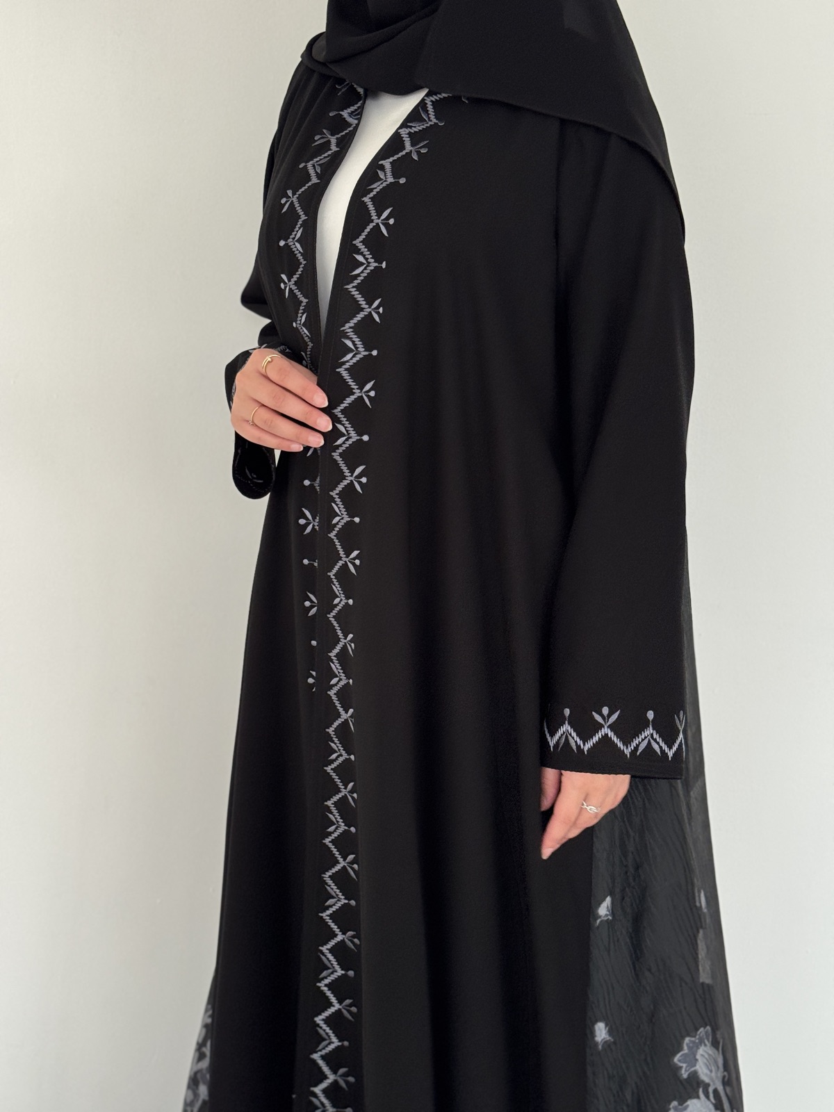 TAILORED.BYREEM - Alternate View - Mnsaj